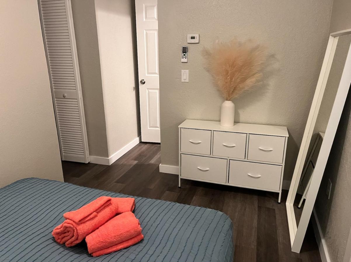 The Blue Wave Suite Unit C St. Petersburg Extérieur photo